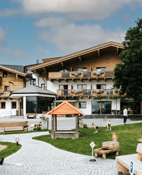 Hotel Thurnerhof Aussenansicht Sommer