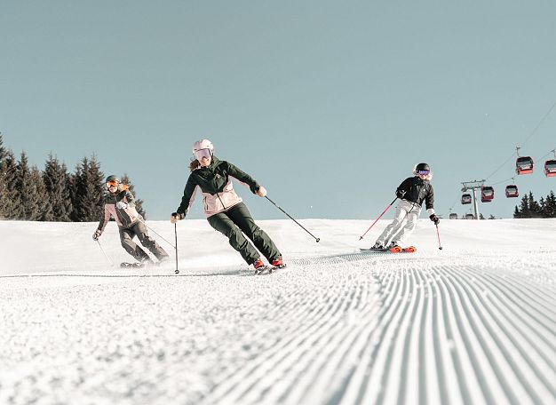 Hotel Thurnerhof – Sonneskilauf Skifahren im Frühling in Saalbach Hinterglemm Home of Lässig-12